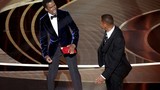 Will Smith xin lỗi Chris Rock sau cú đấm thẳng mặt trên sân khấu Oscar