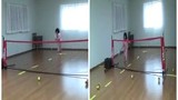 Xem bé gái đánh tennis như dân nhà nghề