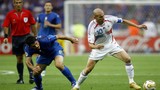 Những pha xử lý bóng thiên tài của Zinedine Zidane