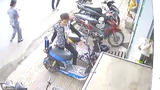 Nam thanh niên trộm xe đạp điện, dắt bộ tẩu thoát
