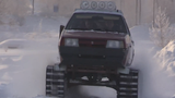 Dân tự chế ô tô thành xe tăng để vượt tuyết