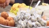 Video khiến ai cũng sợ hãi khi ăn thức ăn đường phố