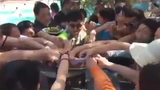Dậy sóng clip du khách Trung Quốc càn quét tiệc buffet ở Việt Nam