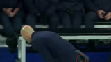 Clip Zidane rách quần sau pha bỏ lỡ của Benzema
