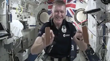 Các phi hành gia Anh tiết lộ những trò tiêu khiển ngoài không gian