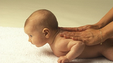Tại sao cha mẹ không nên dùng dầu ô liu để massage cho bé?