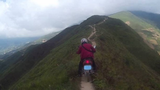 Không dám nhìn cảnh phượt thủ đi xe máy trên núi Tà Xùa