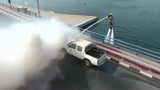 Lính cứu hỏa Dubai bay như chim để dập lửa