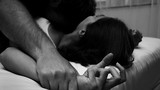 Ý: Bị hiếp dâm nhưng không la hét, tòa “bó tay” khi xử