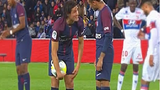 Video: Cầu thủ nổi tiếng “tranh nhau” đá penalty 
