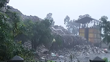 Video: “Soi” bãi rác khổng lồ làm khổ dân Hà Nội