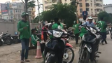 Video: Xe ôm công nghệ Grab, Uber chưa... văn minh