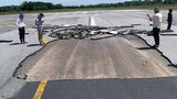 Nghệ An: Sân bay Vinh bị tê liệt do đường băng bị bong tróc