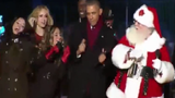 Tổng thống Mỹ Obama nhảy cực cute cùng ông già Noel