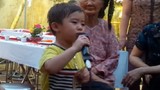 Nhóc tì 3 tuổi hát nhạc vàng hay như Quang Lê