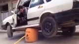 Độc chiêu kích lốp ô tô bằng khí thải ống xả