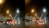 Clip: Ô tô đâm xe máy chở trẻ em rồi bỏ chạy ở Hà Nội
