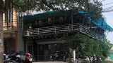 Đang ngồi uống cafe, người đàn ông bị "đâm phát chết luôn"