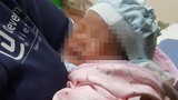 Phát hiện bé sơ sinh bị bỏ rơi trong đêm ở trạm y tế 