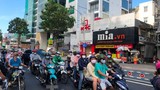 Chợ vắng, khu vui chơi đông nghẹt dịp nghỉ lễ