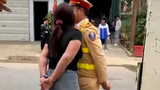 Làm rõ clip người phụ nữ bị còng tay lăng mạ CSGT