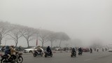  Hà Nội: Sương mù dày đặc, trời mù mịt như Sa Pa