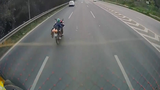 Bắt tạm giam tài xế “nằm yên xe, lao trên Đại lộ Thăng Long“