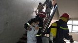 Giải cứu 10 người thoát nạn trong vụ cháy chung cư ở Hà Nội