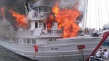 Tàu du lịch cháy ở cảng Tuần Châu, khách nhảy xuống biển