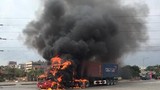 Xe container cháy ngùn ngụt khi đang lưu thông ở Hải Phòng