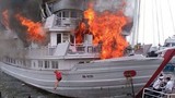 Lại cháy tàu du lịch trên Vịnh Hạ Long