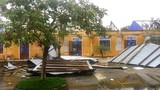Video: Bệnh viện, trường học tốc mái do bão số 13 Vamco