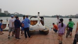 Cận cảnh thuyền thiên nga chìm tại hồ Bạch Đằng, bé gái 7 tuổi tử vong