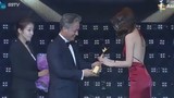 Clip: Khoảnh khắc Ngọc Trinh nhận giải tại Hàn Quốc