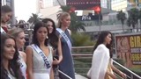 Hành động gây tranh cãi của Phạm Hương tại Miss Universe 2015