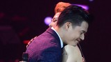 Quang Dũng tình cảm hôn Thanh Thảo trong khung cảnh lãng mạn