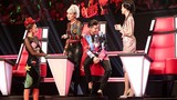 HLV “quá khích”, khán giả ví The Voice 2017 như chợ vỡ