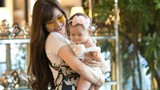 Á hậu Diễm Trang dạo phố SG cùng con gái 6 tháng tuổi