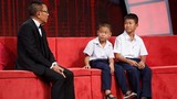 Hai anh em nghèo được MC Lại Văn Sâm tặng 2 tháng lương hưu