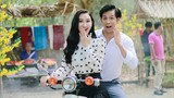 Hà Thu chở Thanh Thức đi chợ quê bằng xe máy