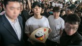 Jung Hae In đội nón lá, hạnh phúc trong vòng vây fan Việt