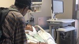 Chồng 98 tuổi mỗi ngày đi bộ gần 20 km tới bệnh viện thăm vợ