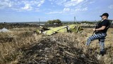 Thủ tướng Australia: Vẫn còn thi thể trên hiện trường MH17