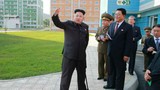 Chùm ảnh ông Kim Jong-un chống gậy ngày tái xuất