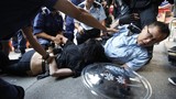 Cảnh sát Hồng Kông đụng độ người biểu tình: 20 người bị thương