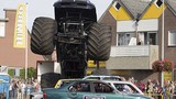 Xe tải “quái vật” mất lái khiến 18 người thương vong