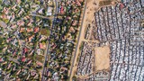 Những bức ảnh “bóc trần” ranh giới giàu nghèo ở Nam Phi