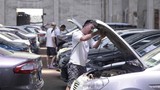Chùm ảnh Trung Quốc bán đấu giá loạt xe hơi bị ngập mưa lũ