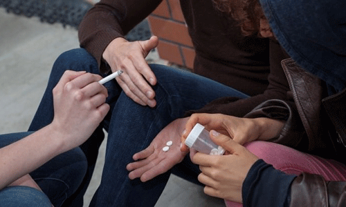 Nguy hiểm: 10 loại thuốc gây nghiện chết người gấp nhiều lần heroin
