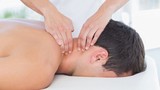 Massage cổ thư giãn, quý ông Ấn Độ bỗng nhiên đột quỵ 